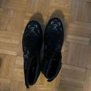 New Louis Vuitton Sneakers Size 11 CAN/US Men’s